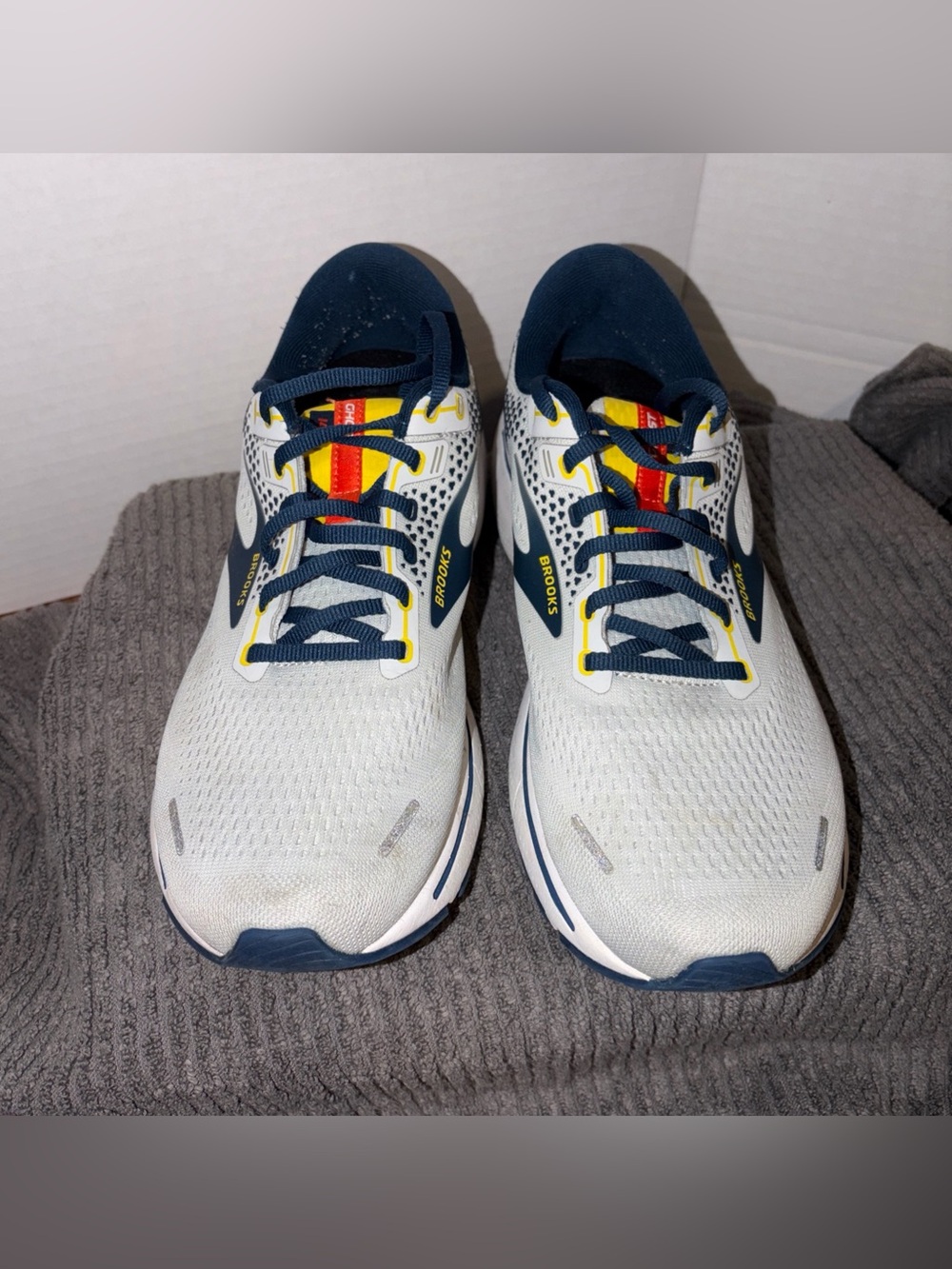 Brooks Ghost 14 Running Shoes Mens Size 11 Med D Light Grey Yellow Blue